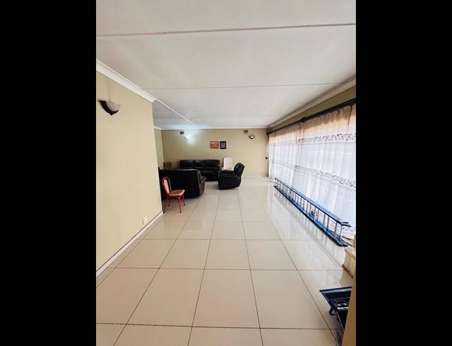 8 BEDROOM HOUSE FOR SALE IN WYCHWOOD